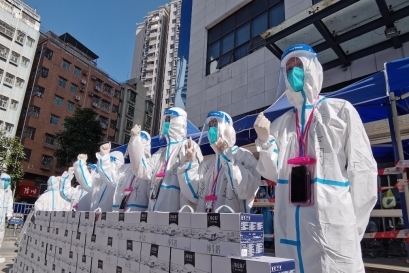 一手抓防控   一手抓服務(wù)