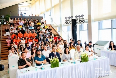 詩(shī)歌對(duì)抗平庸，朗讀喚醒喜悅–綠景集團(tuán)朗讀大賽第三季完美落幕